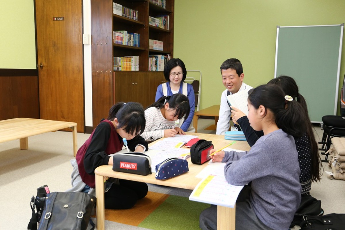 《徳島市／ファミリースペース富田 》先生＆マネージャー募集！ 小学生のための「しゅくだいカフェ」