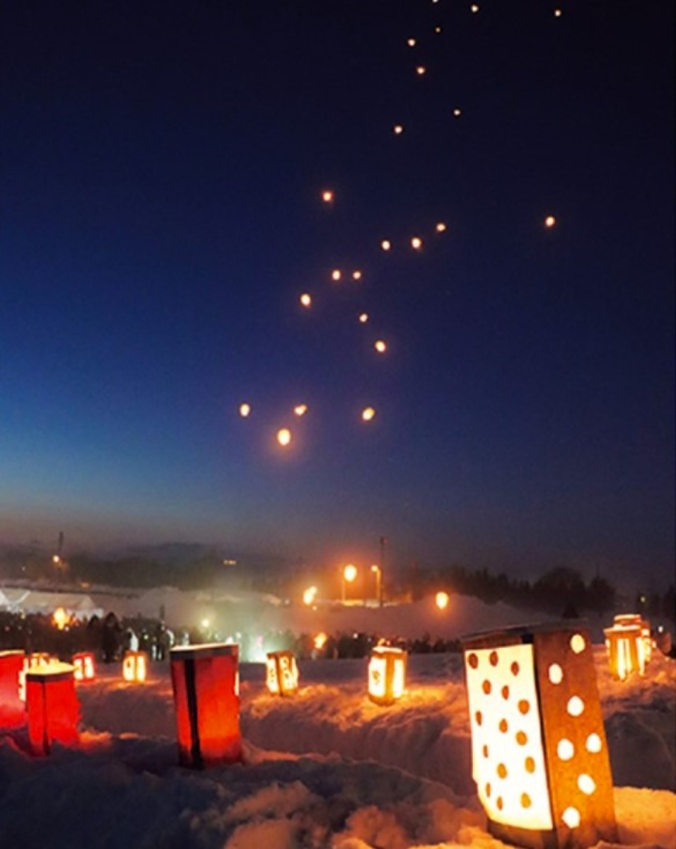 北海道の冬旅｜新篠津村の天灯祭りや凍った湖上でワカサギ釣り体験！