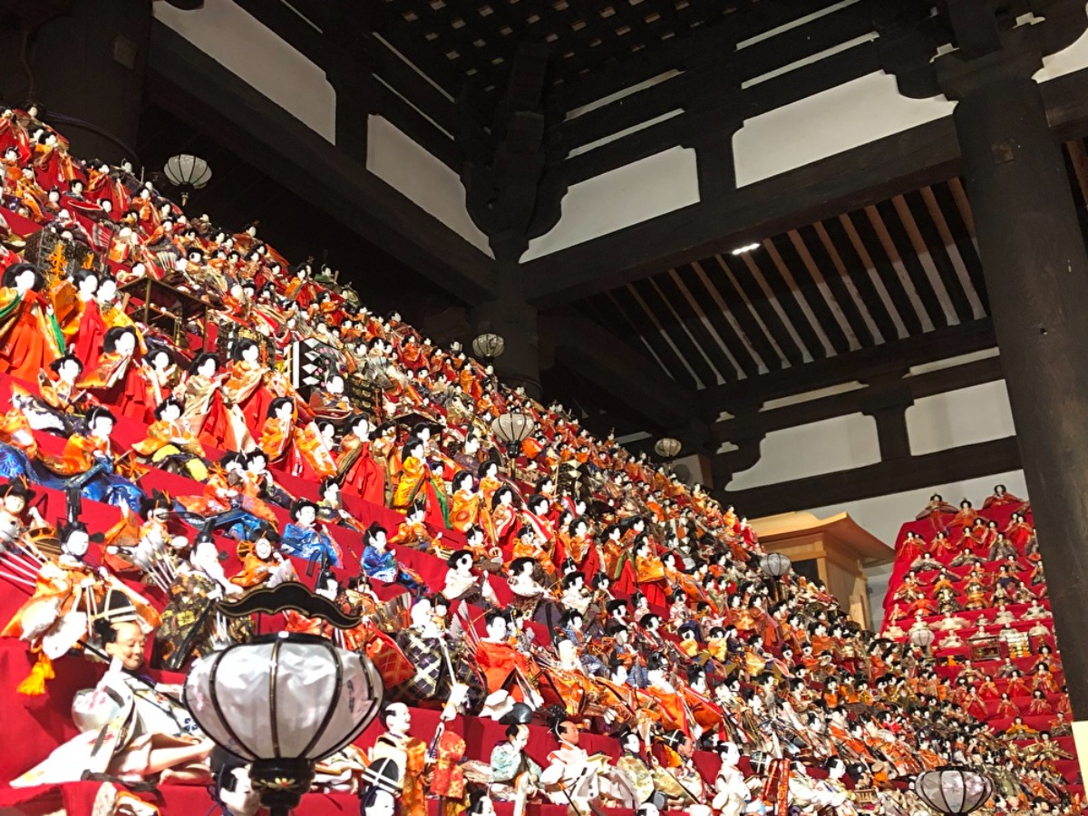 圧巻！約3500体の雛人形が並ぶ壷阪寺「大雛曼荼羅」は遊び心も満載！【高取町】
