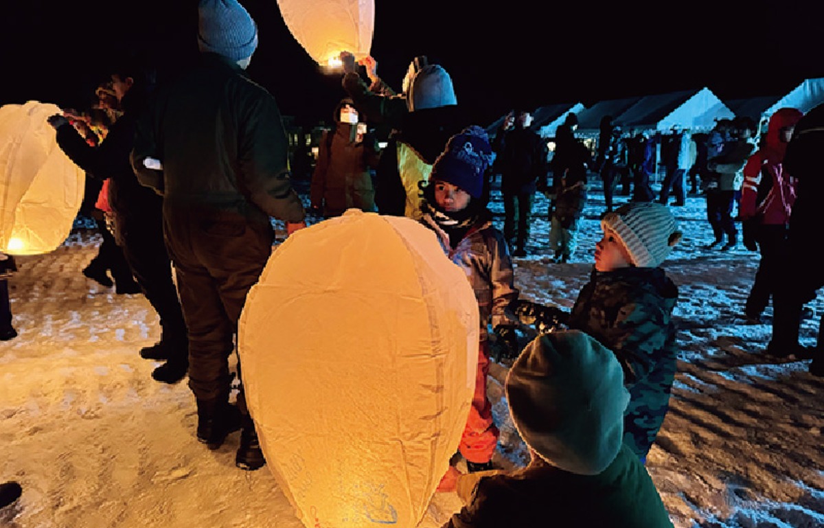 北海道の冬旅｜新篠津村の天灯祭りや凍った湖上でワカサギ釣り体験！