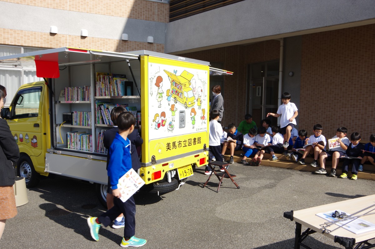 美馬市の人がもっと本を読める機会が増える♪『美馬市立図書館』に移動図書館車が仲間入り！