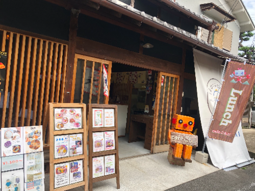 法隆寺から歩いてすぐ！ロボット雑貨がいっぱいのカフェ【Cafe こもど／ 斑鳩町】