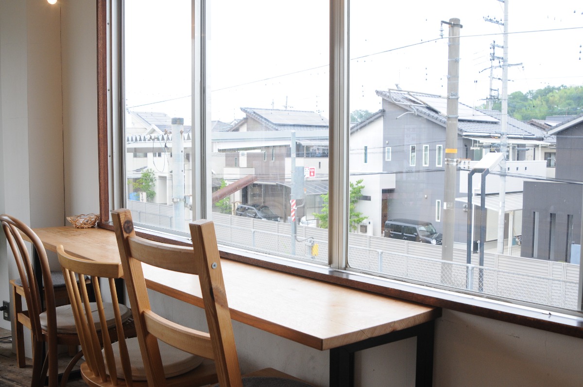 静かなカフェでちょっと変わったフルーツかき氷【cafe+studio flat｜王寺町】