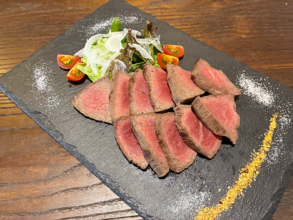 肩の力を抜いて楽しむ、大人の駅前ビストロ《阿波大衆ビストロ　Akaneiro 》