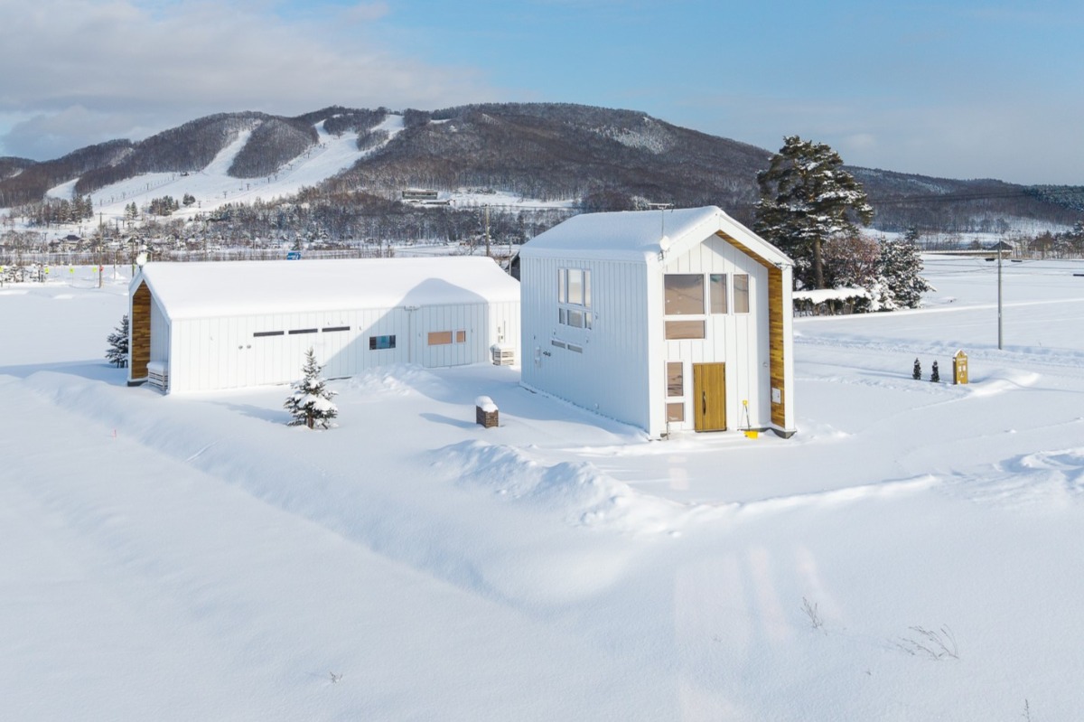 北海道・東川町の田園地域に‟唯一無二のモダンヴィラ”誕生！