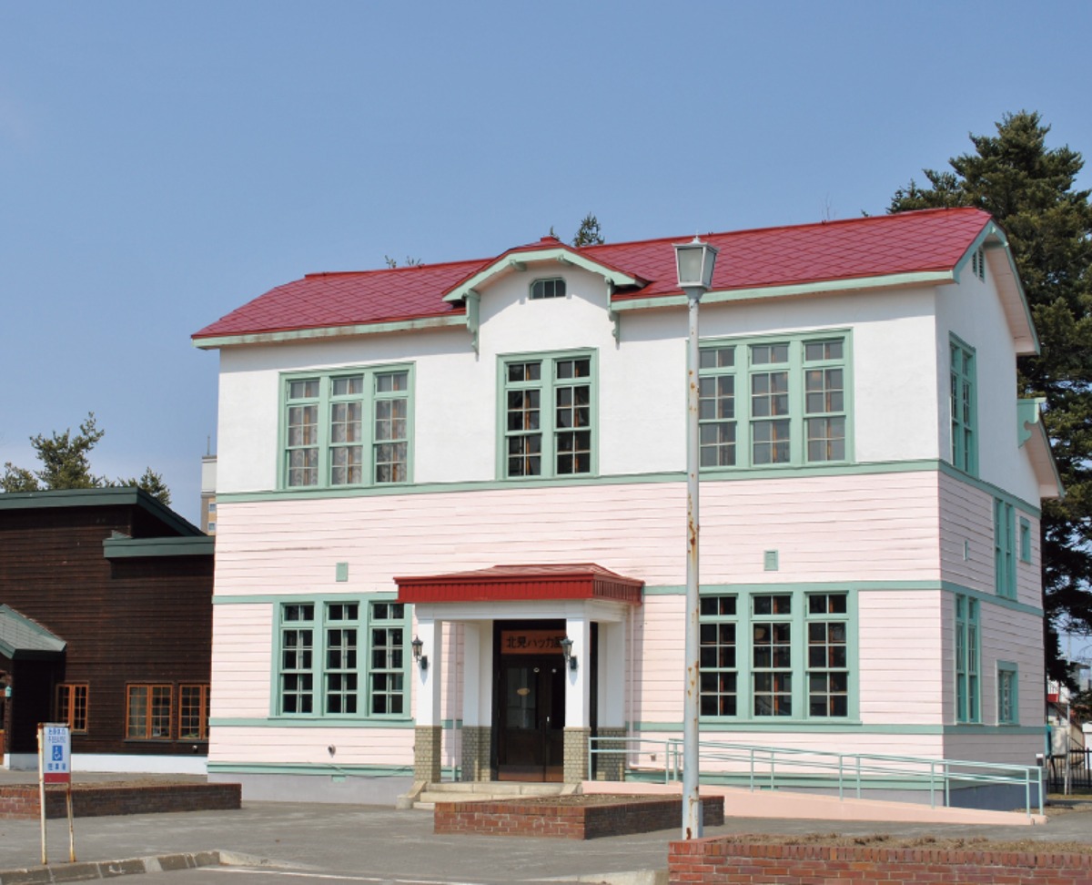 春から夏のオホーツク案内｜北見市　春はツツジ、夏には和ハッカと、 香りと色彩に包まれるまち