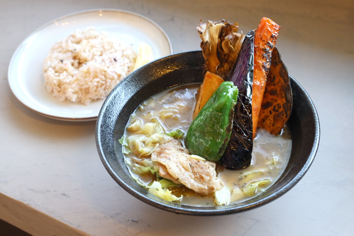 《SOUP CURRY ISHIBA AWA EST.2025 》 徳島登場で話題！ 名古屋で行列のできるスープカレー店