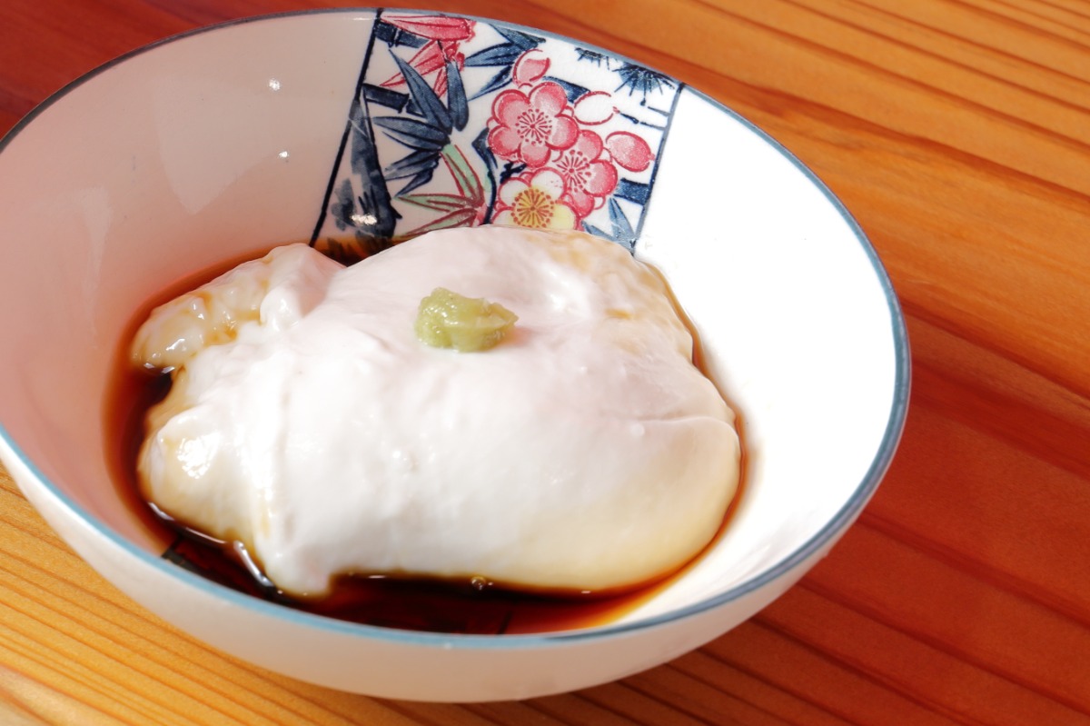 《八重山そば むゆりあすびわーら》週に3日だけ、神山に吹く「ぱいかじ（南風）」