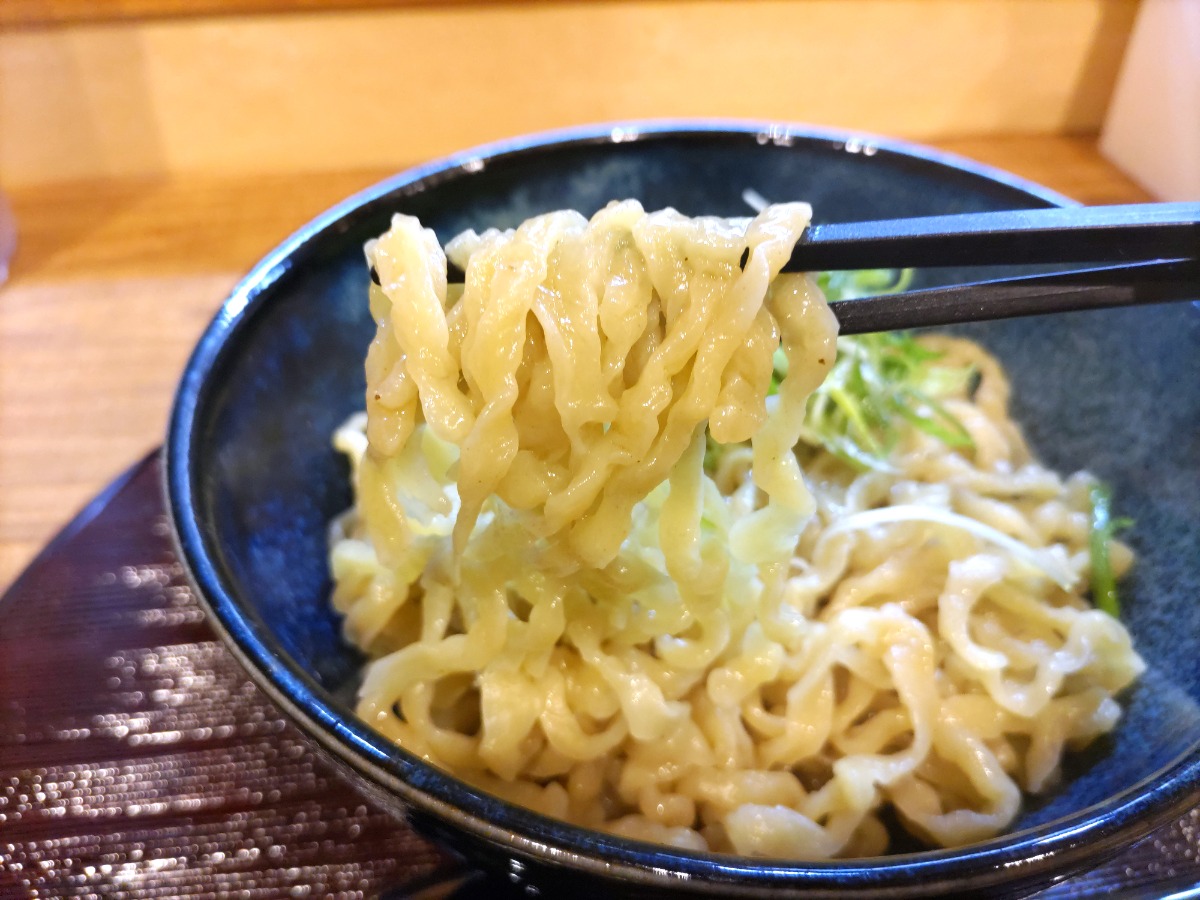 ジメジメを吹き飛ばす!旨辛、パワフル、ジャンク系など奈良で味わえるオススメまぜそば3選