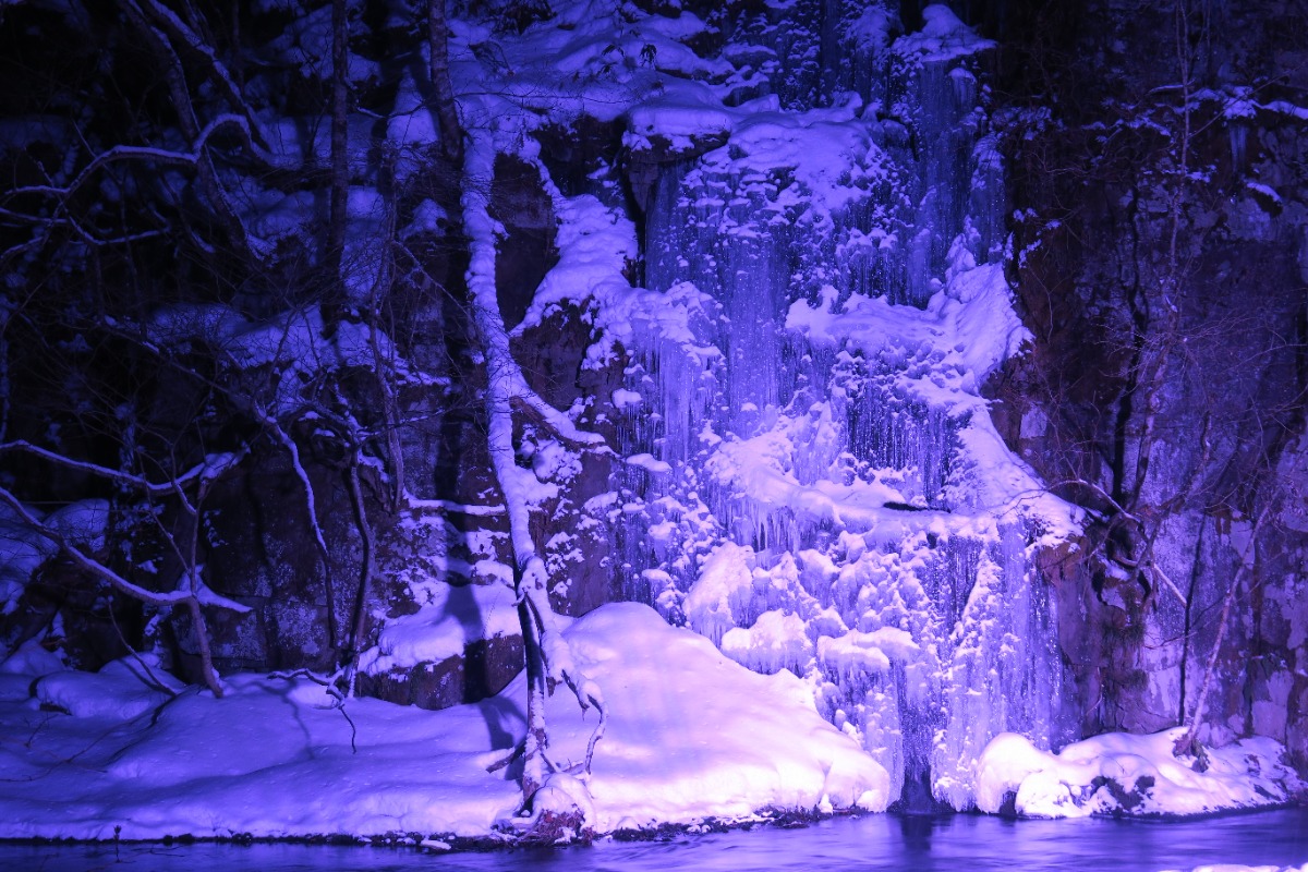 奥入瀬渓流｜氷瀑の美しさを屋内に表現「氷瀑アートストリート」誕生！