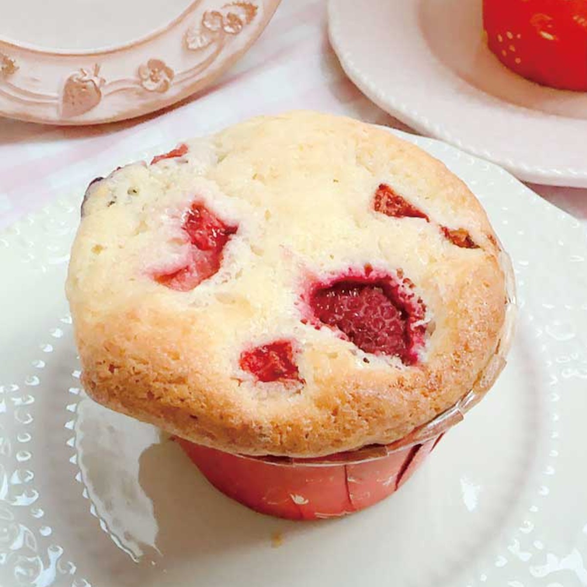 【お料理レシピ】いちごとクリームチーズのカップケーキ／cotocotoみさき先生の「親子でつくろう！はじめてキッチン」