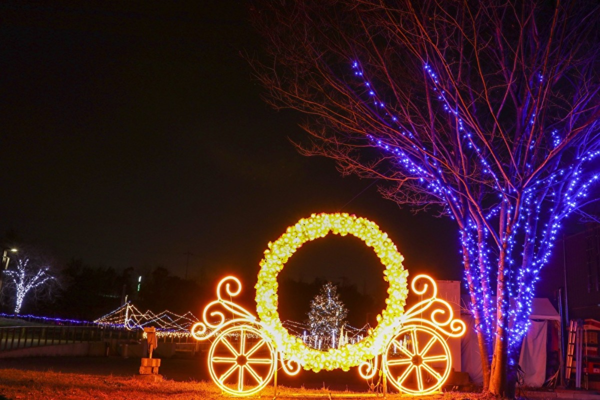 【奈良イルミネーション2022】光の花咲く馬見丘陵公園のクリスマス