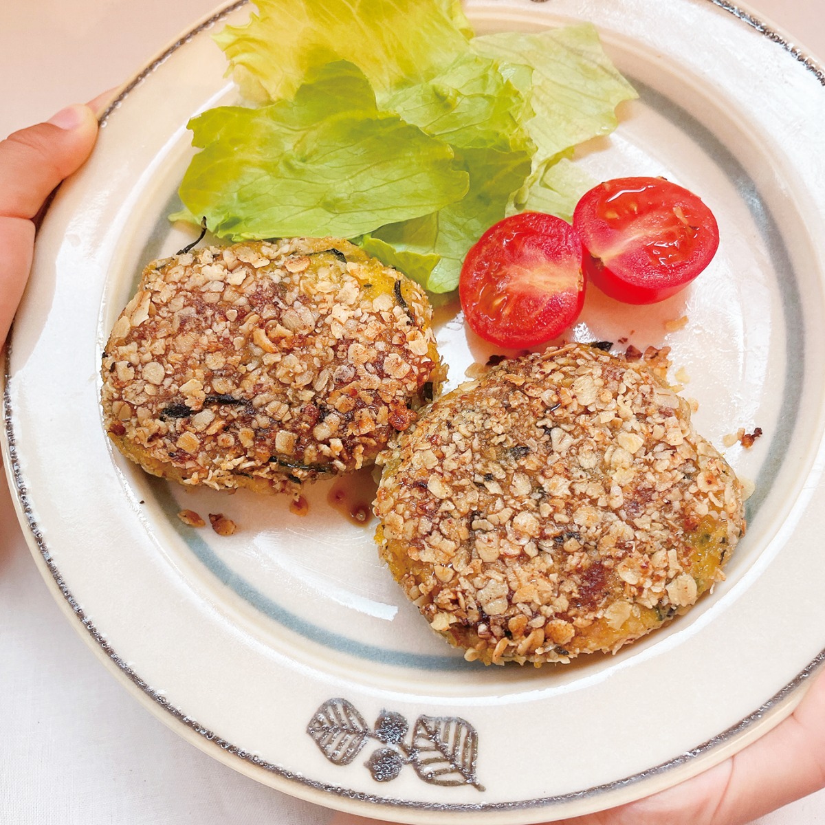 【お料理レシピ】かぼちゃとひじきのオートミール焼きコロッケ／cotocotoみさき先生の「親子でつくろう！はじめてキッチン」