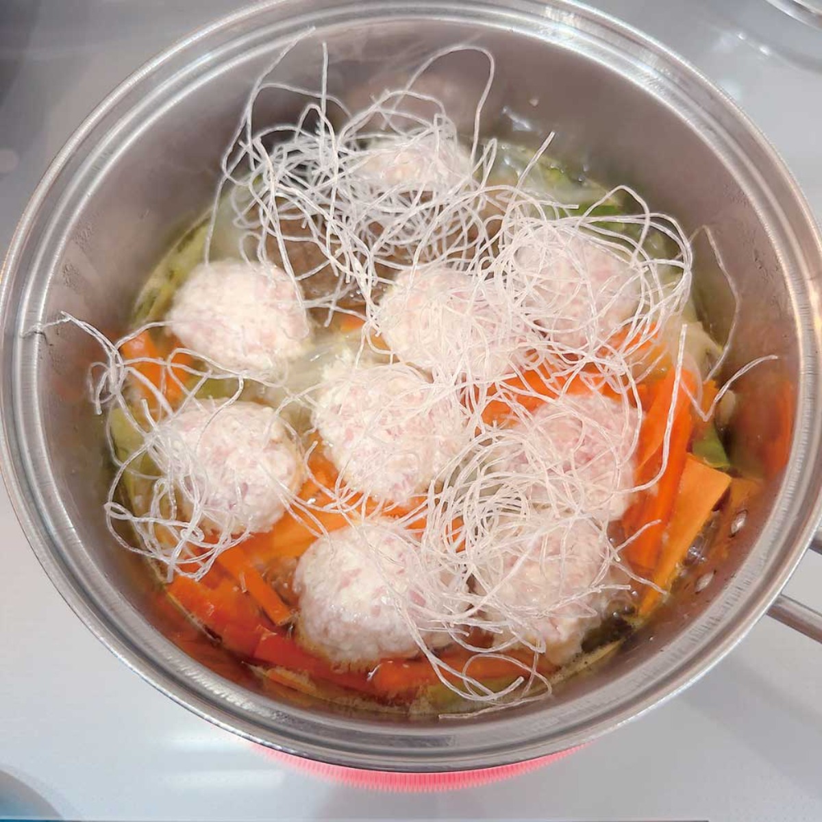 【お料理レシピ】鶏だんごと春野菜の春雨スープ／cotocotoみさき先生の「親子でつくろう！はじめてキッチン」