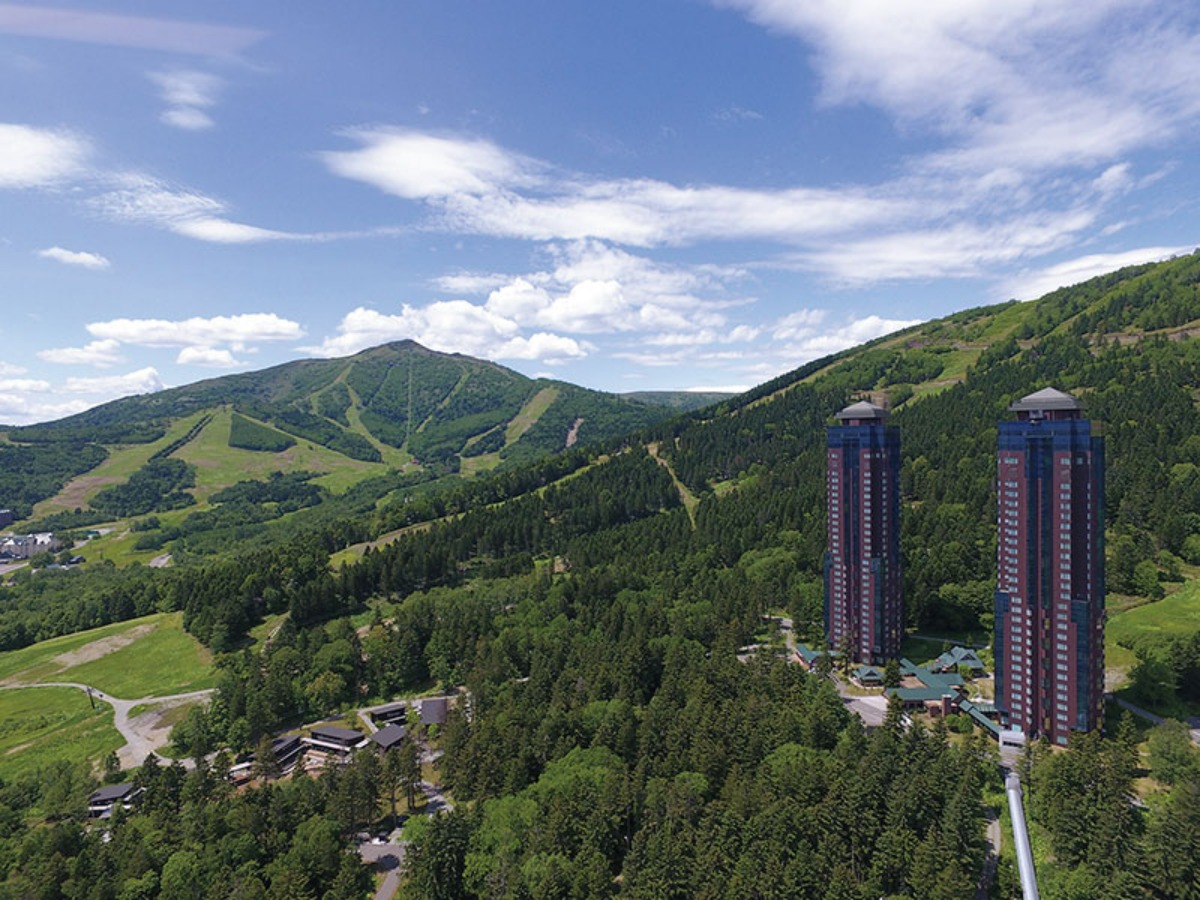 家族とのひとときも、大自然も温泉も。北海道を星野リゾートで！