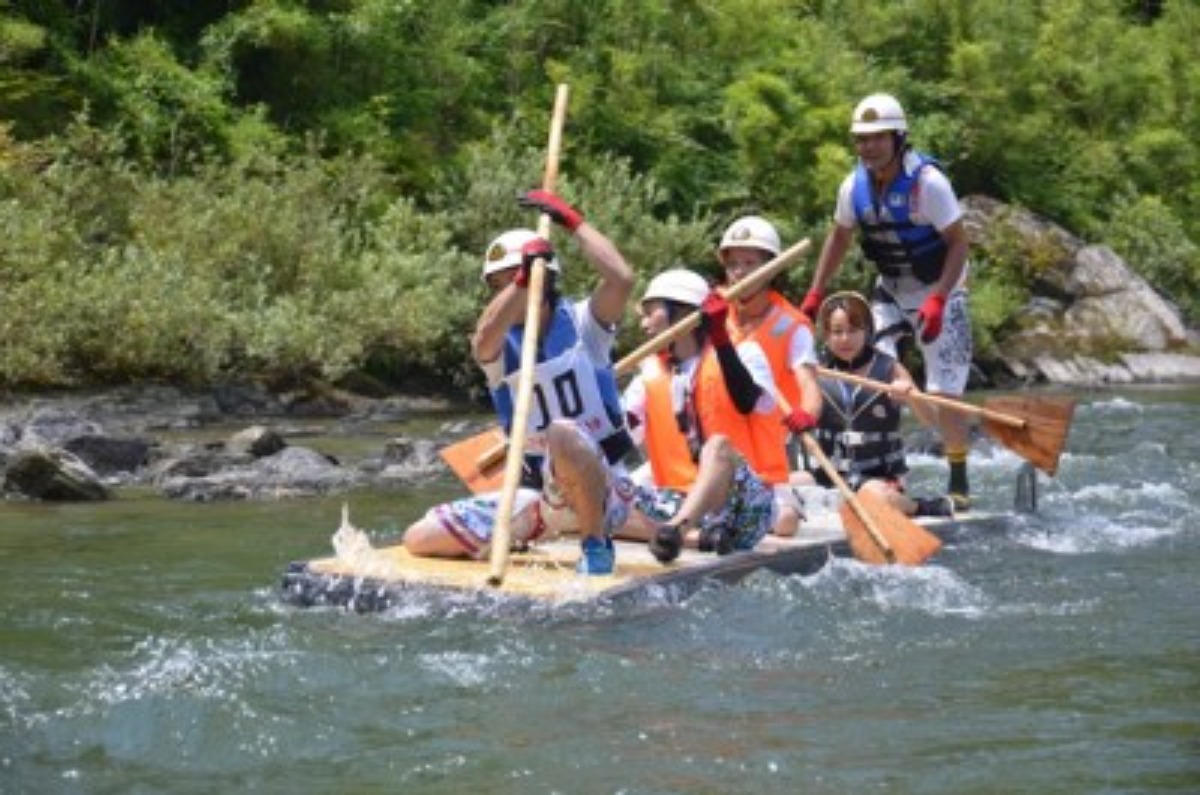  8月2日（日） 今年も、あのアツい水上レースがやってくる。過去にはあわわチームも参戦！ 「穴吹川 筏下り大会」