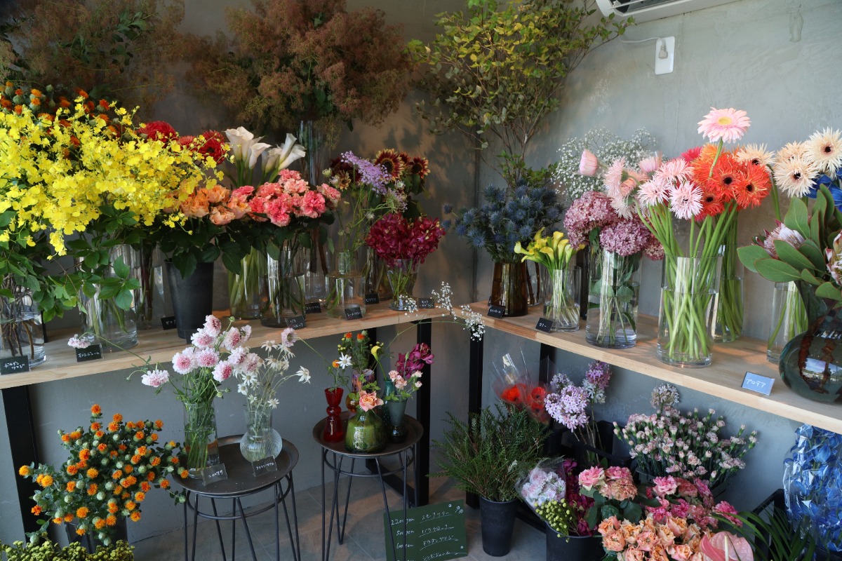 《Bund mu FLOWER INTERIOR（ブントムー）》暮らしに添える花を求めて、トレーラーハウスの花屋さんへ
