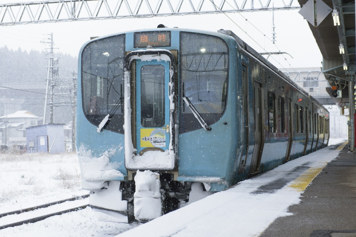 青森の味覚を堪能！観光列車「酒のあで雪見列車」運行