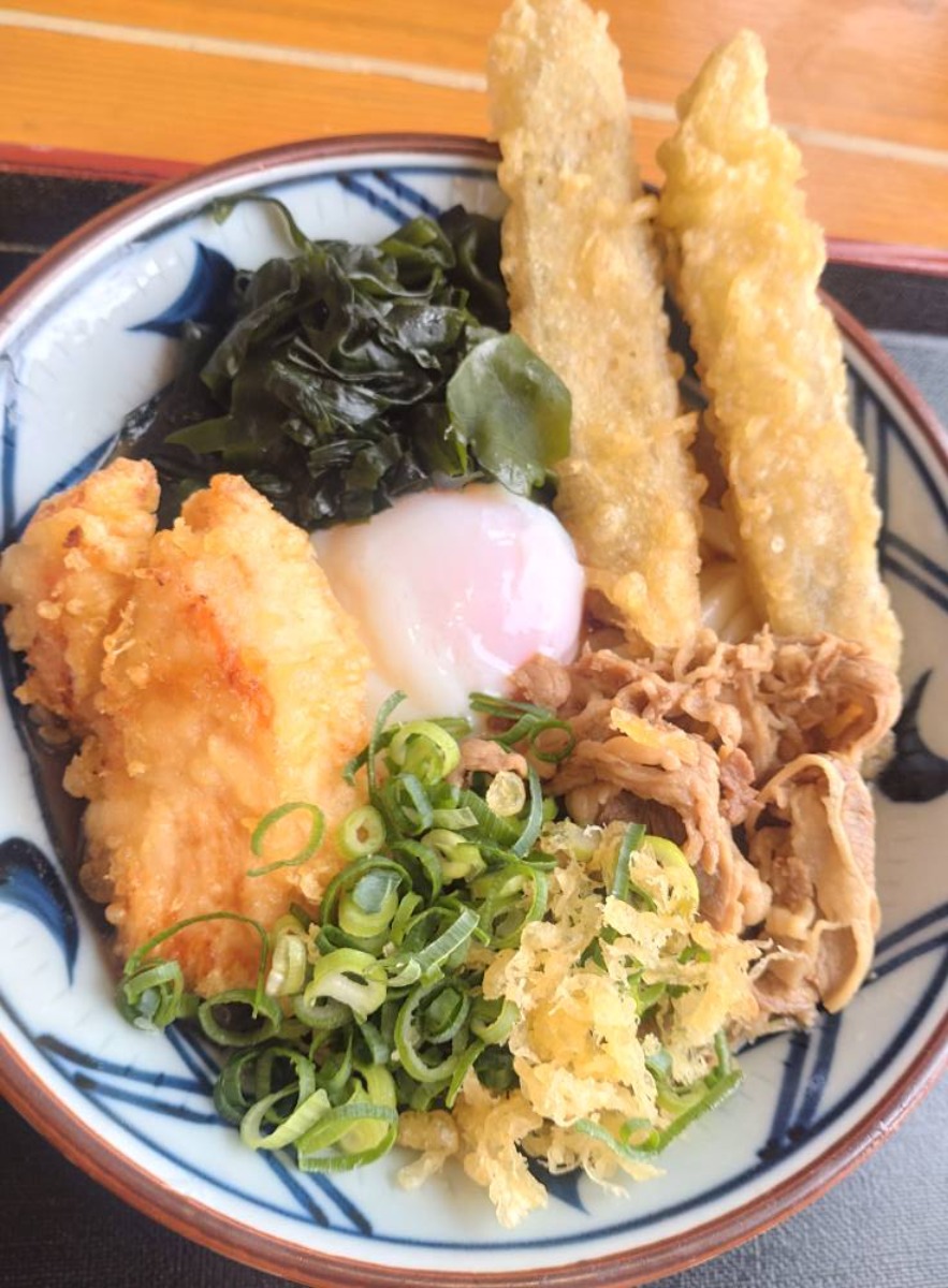 《セルフうどん 阿波 きらり》打ち立て、切りたて、茹でたての自家製麺と、揚げたて天ぷらのハーモニーをご賞味あれ!