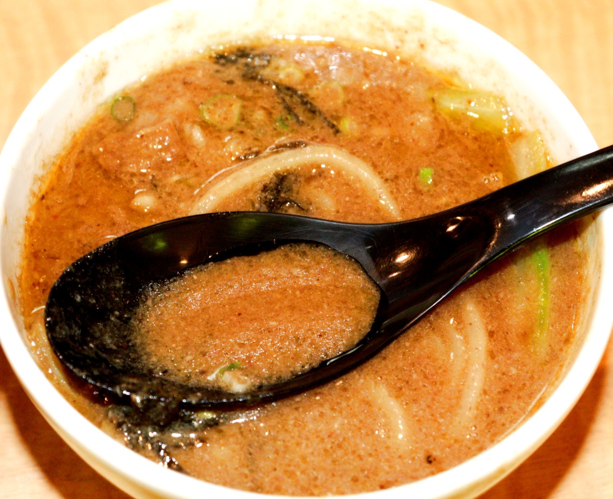 《つけ麺ヤー》濃厚魚介豚骨×極太麺、徳島に爆誕した本格つけ麺の新名所