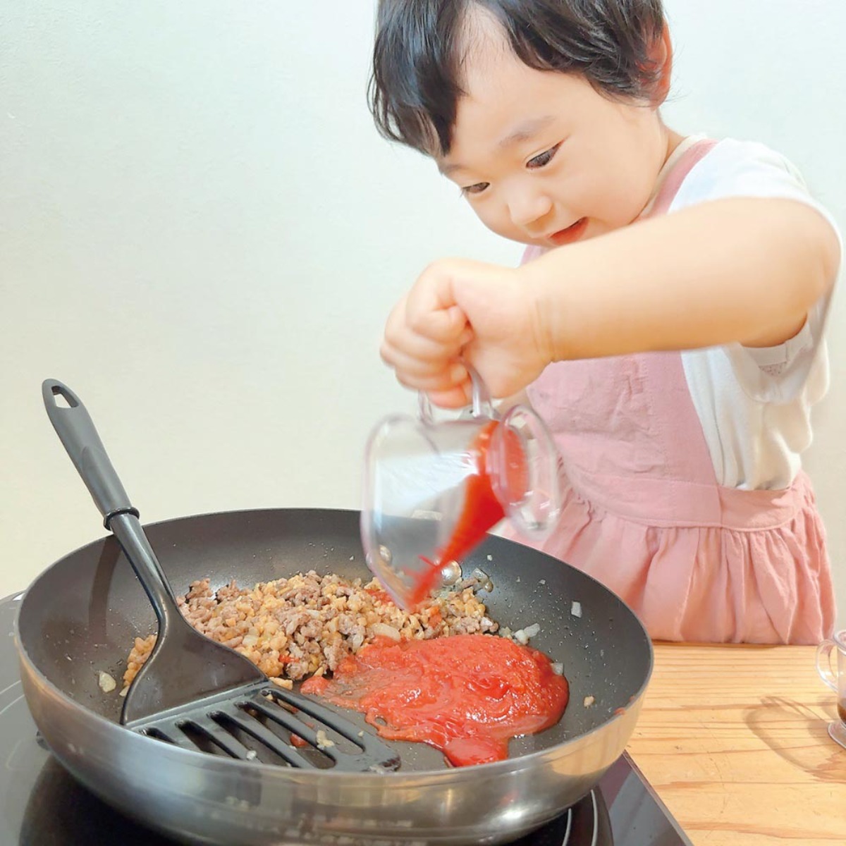 【お料理レシピ】びっくりおばけミートパイ/cotocotoみさき先生の「親子でつくろう!はじめてキッチン」