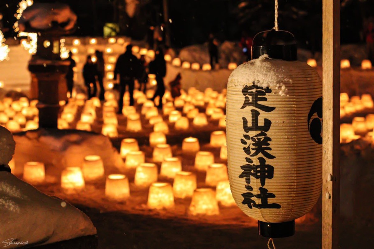 定山渓神社の境内に煌めく「雪灯路2025」1月25日～2月1日開催