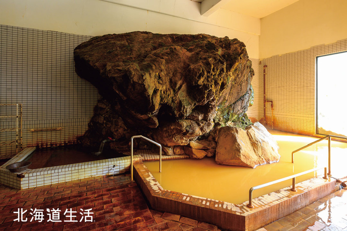 絶景の宿｜日本一早い紅葉を見に、 十勝岳の絶景温泉へ。