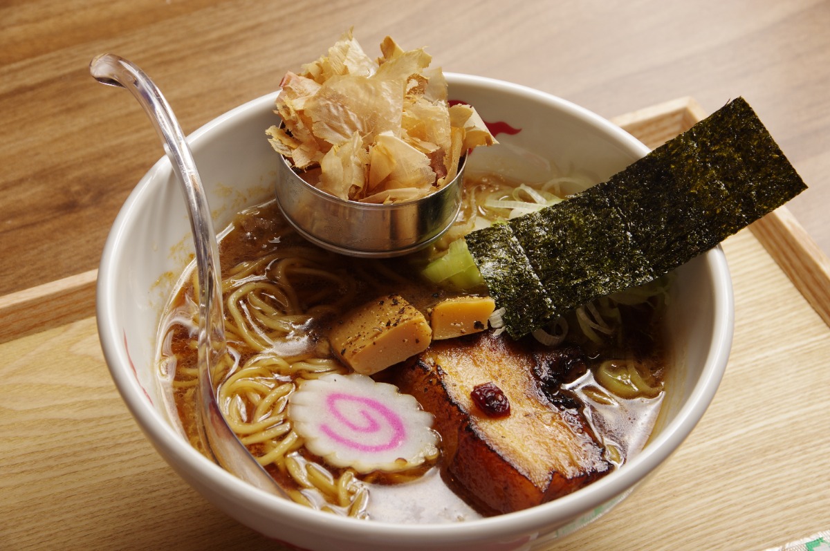 《鯛ね食らいねTAITARO～鯛太郎第二章～》鯛の旨みを凝縮！スープ、麺、盛り付けにこだわりまくった3種のシン・ラーメン