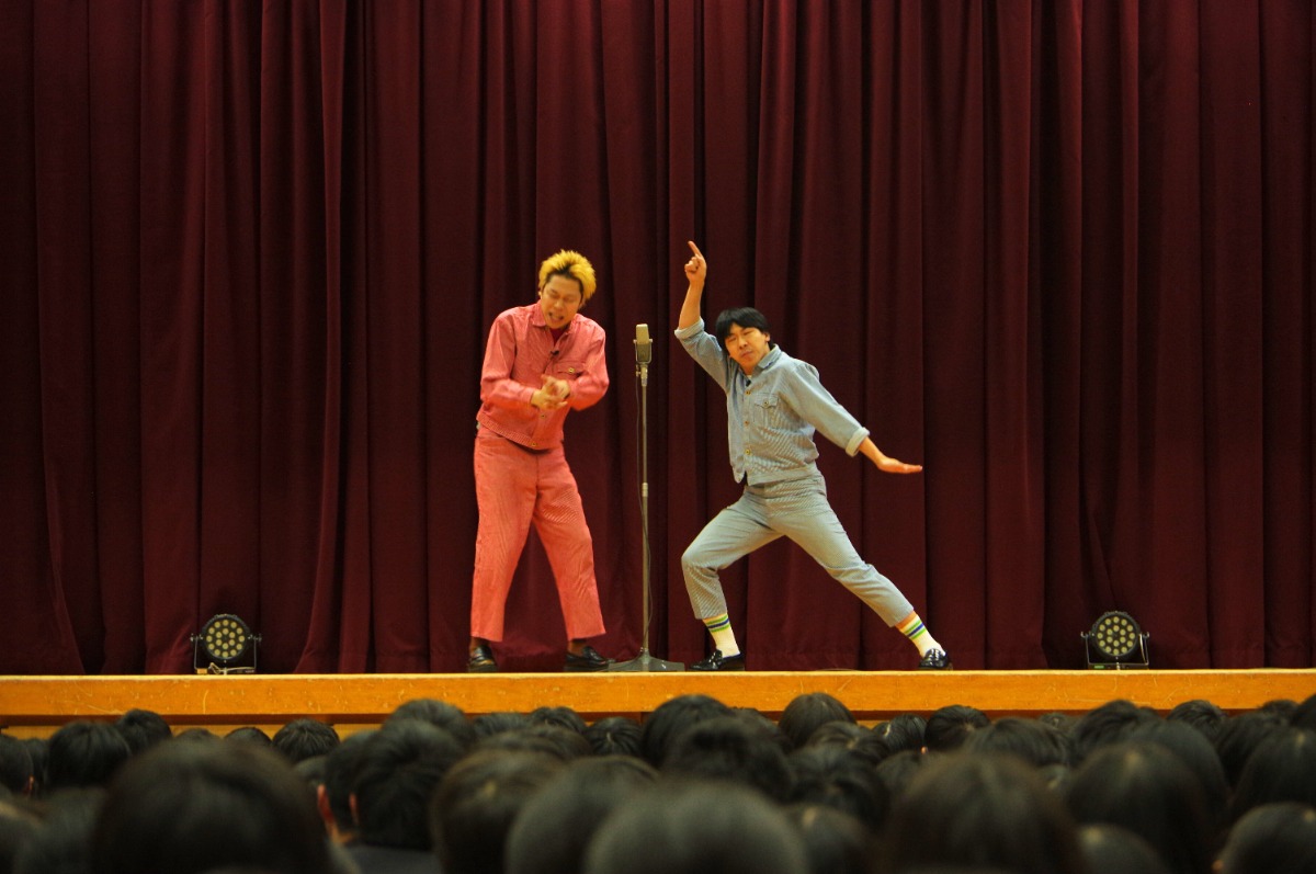 城東高校の予餞会に、吉本人気芸人がやってきた!!!!