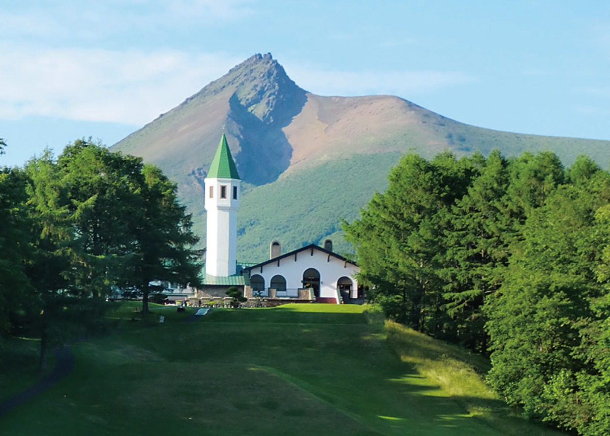 夏の北海道リゾート｜雄大な景色の中でプレイを満喫！4つのゴルフ場