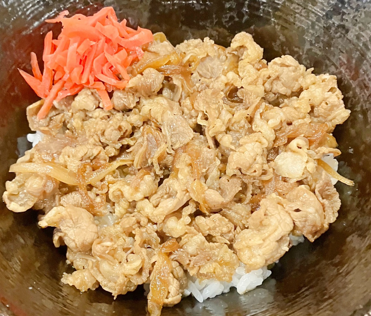 《餃子と牛丼 たけちゃん》腹ペコ族集まれ！多彩な逸品が揃う深夜酒場