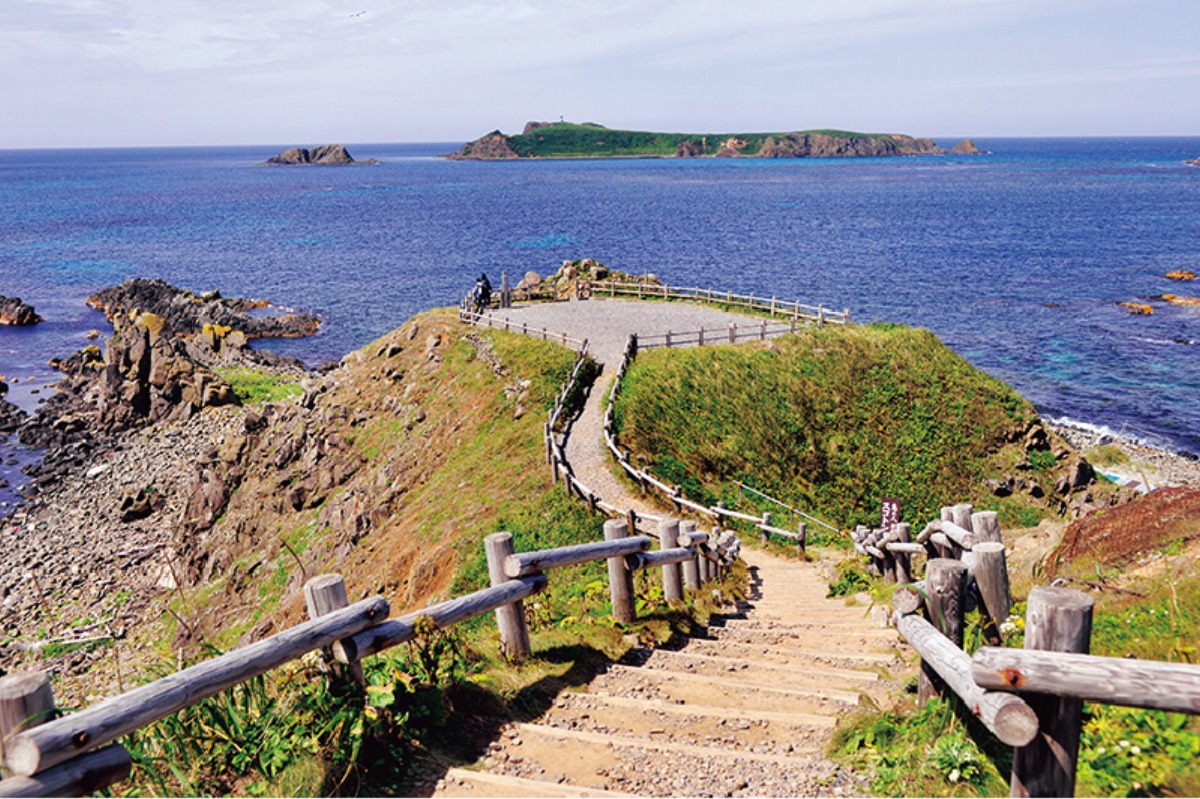 特別な場所へ 礼文島・秋物語|北海道大人の旅ガイド2025