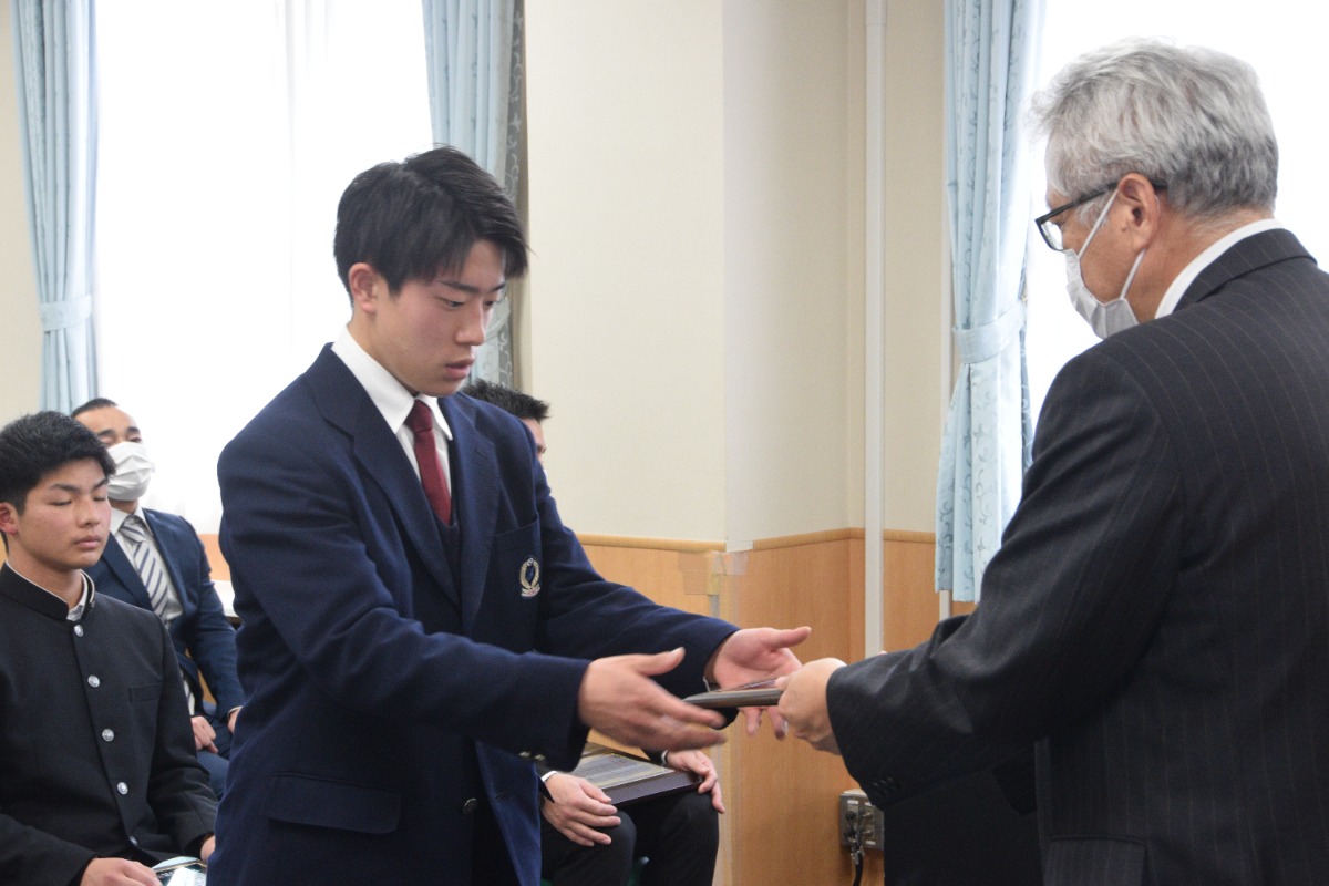 阪神ドラフト5位・戸井零士選手（天理）が受賞　「令和４年度日本学生野球協会優秀選手及び部員表彰」などの表彰式が行われる