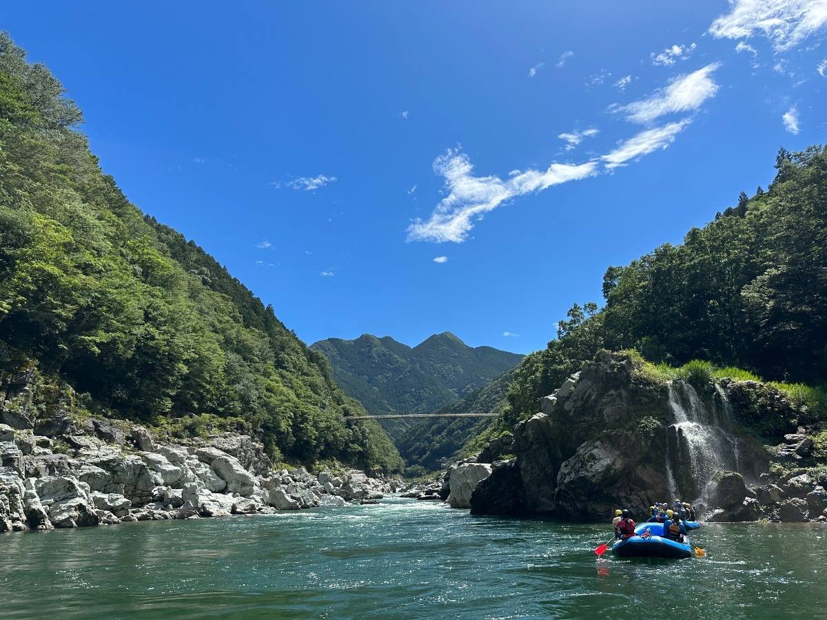 【徳島のラフティング体験】2025年おすすめ11選!ラフティングボートに乗って涼を体感※随時更新
