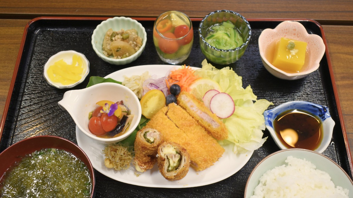 《花＊花食堂》『道の駅どなり』の新名物！ バラエティ豊かな自慢の味。
