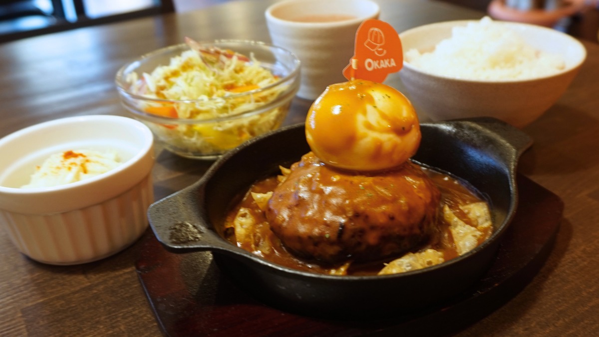 《OKAKA》大人も子どもも夢中に！オリジナルメニューが楽しい洋食カフェ