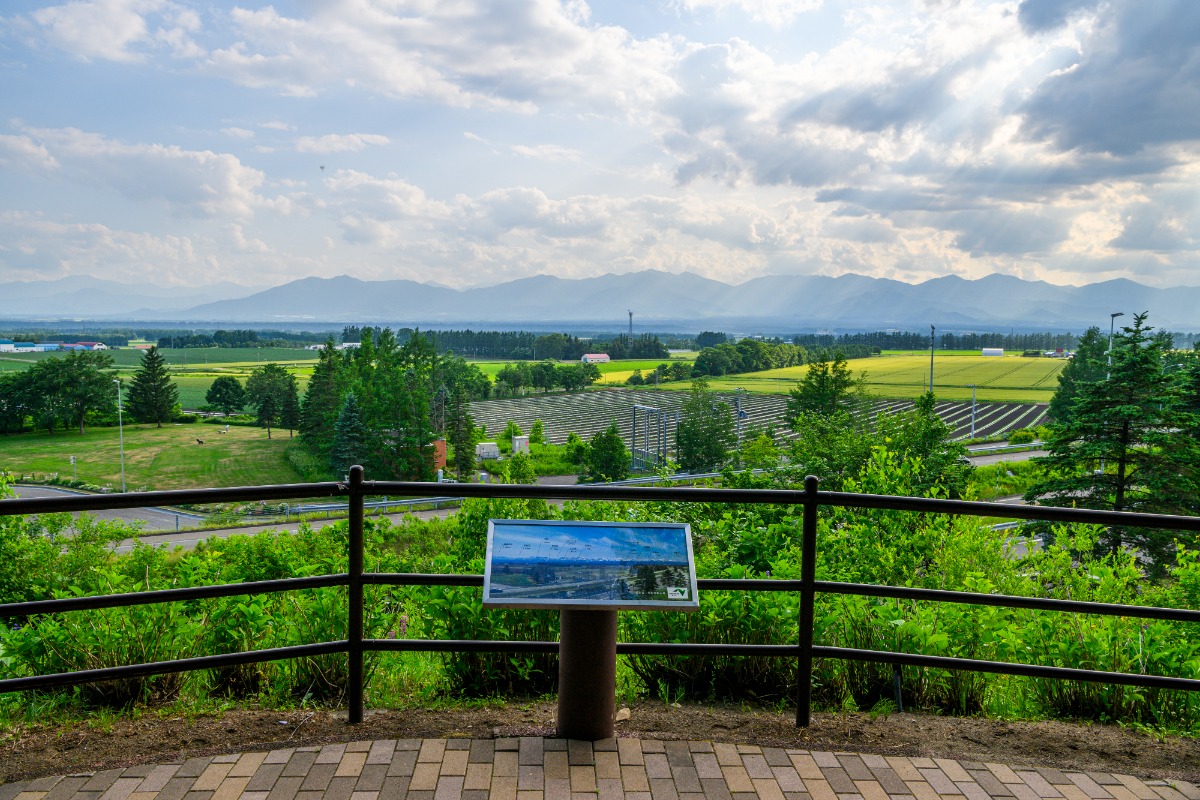 7月25日発売!「北海道 大人の旅ガイド2025 SKY & ROAD Hokkaido」