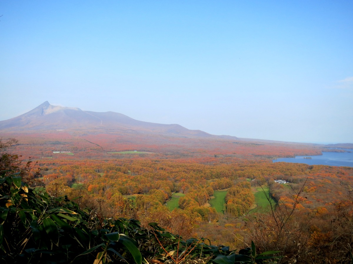 秋の終わりと冬のはじまりを楽しむ。星野リゾートと巡る、晩秋の北海道