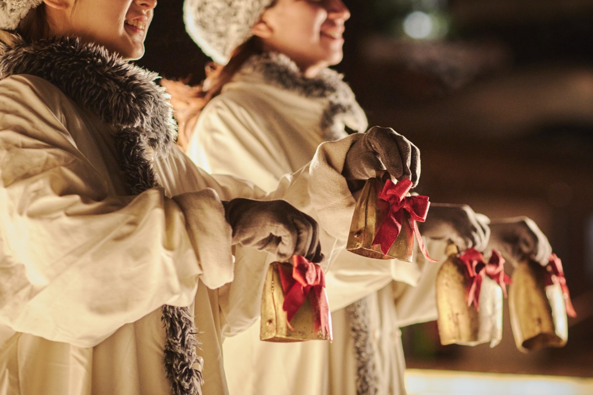 牧草と牛乳瓶が輝く、トマムの牧場クリスマス