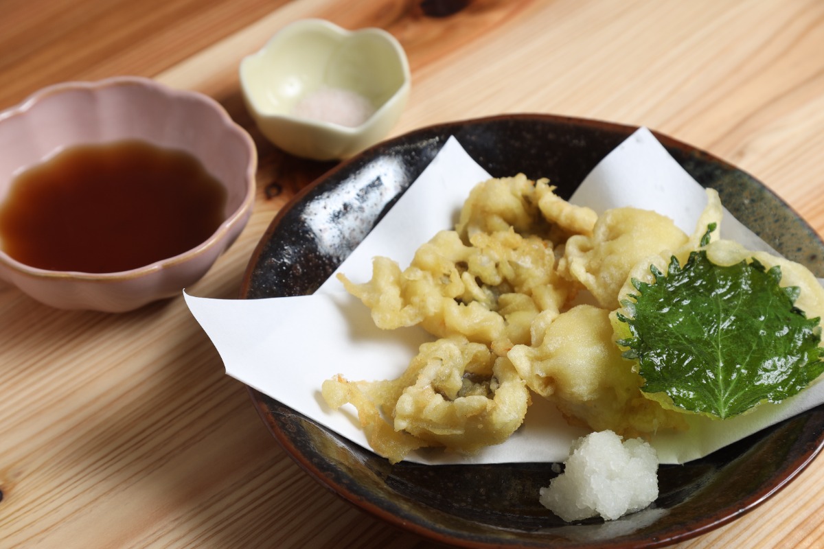 《阿波ダイニング HAMAOKA食堂》昼は満腹定食、夜は居酒屋！ 魚が自慢のダイニング