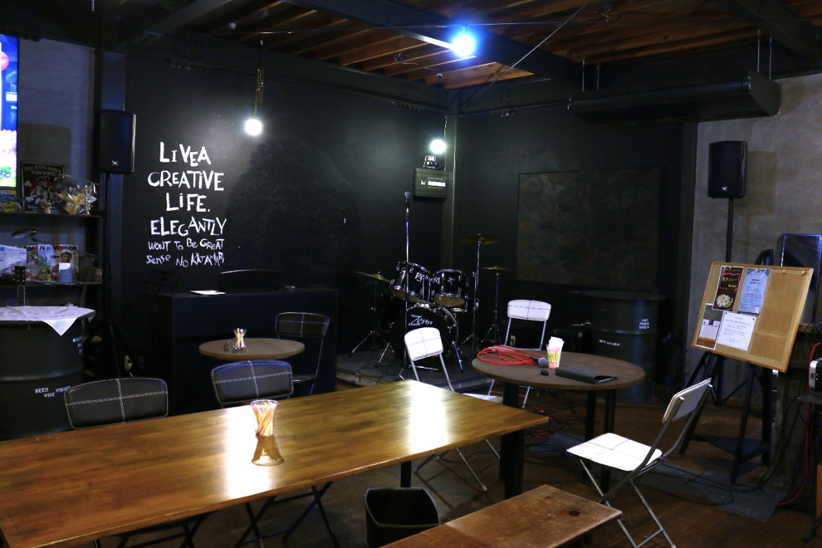《CAFE KASUGA BASE》糖質1/2カット⁉ 魔法みたいなオムライスをミリタリーな秘密基地で