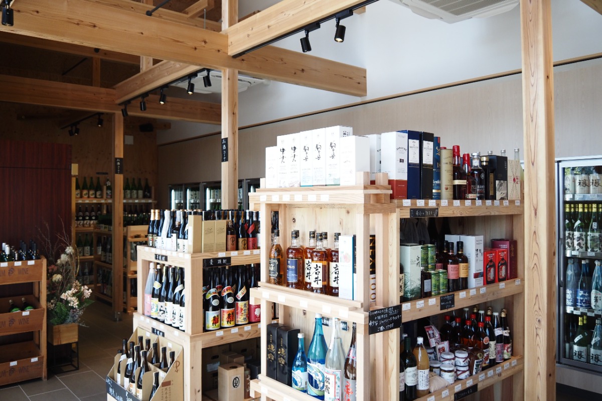 《おおさかや》本格酒をカジュアルに、移転リニューアル