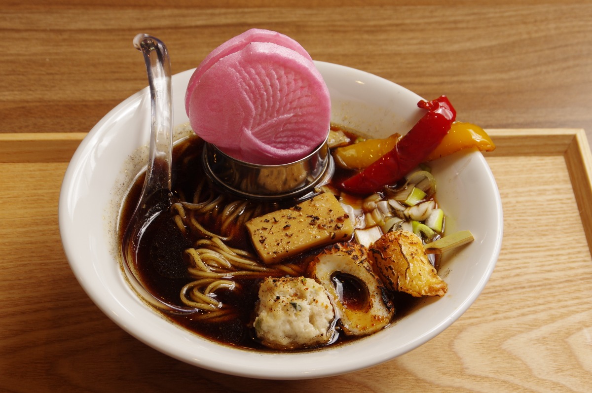 《鯛ね食らいねTAITARO～鯛太郎第二章～》鯛の旨みを凝縮！スープ、麺、盛り付けにこだわりまくった3種のシン・ラーメン