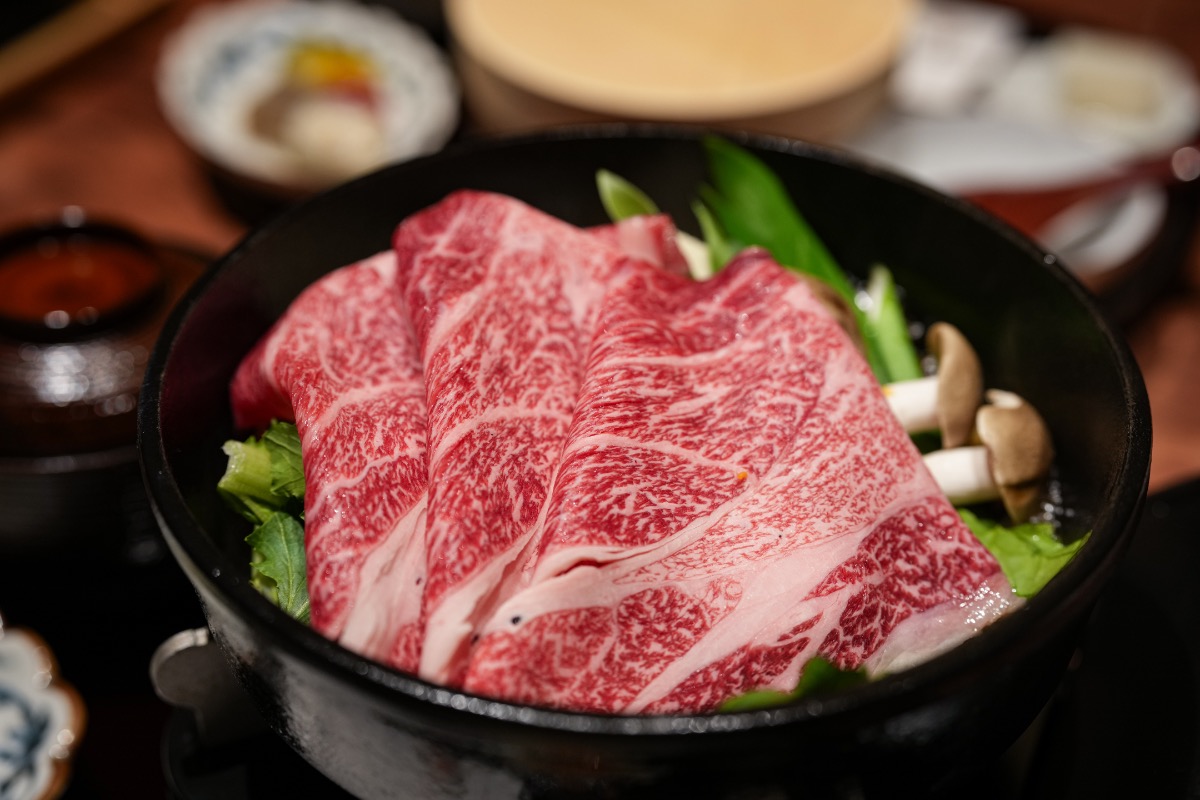 【新店】すき焼きも絶品だが、ランチの「牛まぶし定食」が最強コスパ!| すき焼きと牛まぶし ももしき はなれ