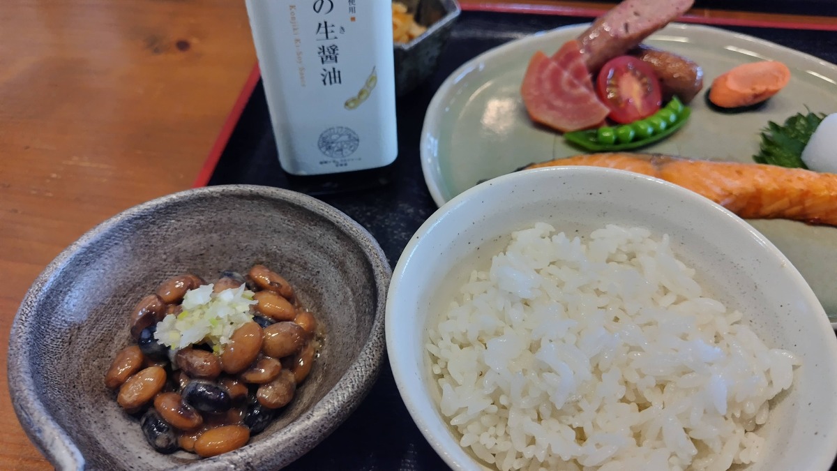 やぎさん取材日記|「海の家」で「やまの会」の朝ごはん