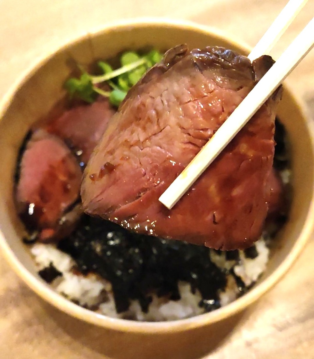 《Beef TATAKIのじま》食のプロが結集して作りあげた、究極のビーフタタキ丼