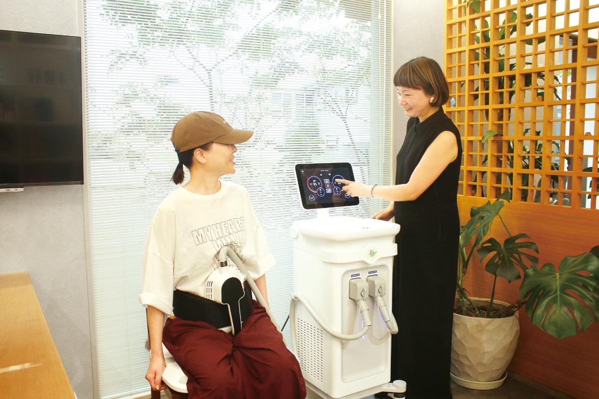 Cosmetic salon view(ビュー)【bibibi 2025 Winter】“座るだけ”で理想のボディライン!? 筋肉と脂肪の両方にアプローチ