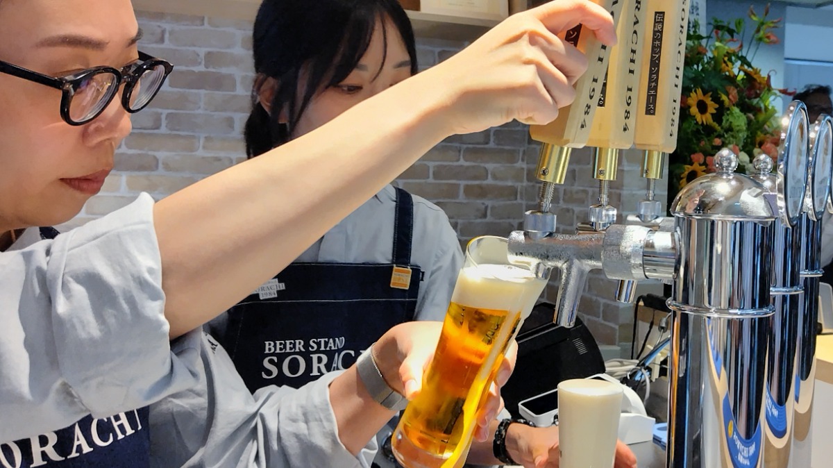 8月28日OPEN!新千歳空港に「SORACHI 1984」のビールスタンドが登場