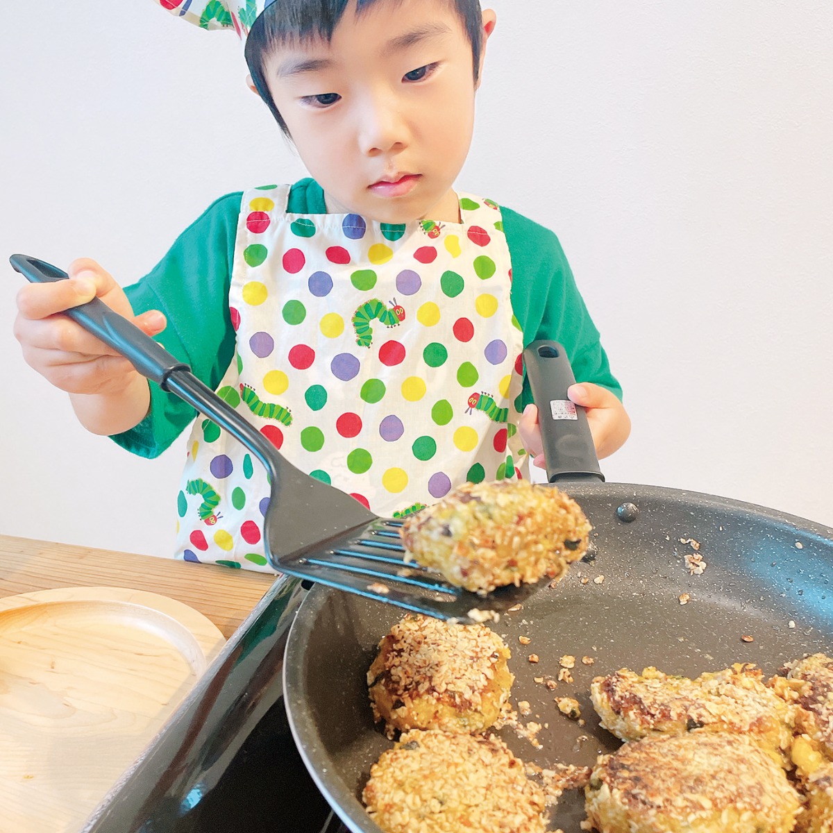 【お料理レシピ】かぼちゃとひじきのオートミール焼きコロッケ／cotocotoみさき先生の「親子でつくろう！はじめてキッチン」