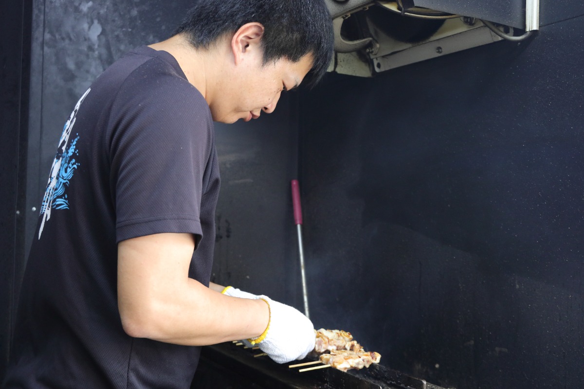 《炭火やきとり北野食品》地域で愛されて55年のやきとり店が事業承継で復活!